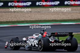 Kevin Magnussen (DEN) Haas VF-24. 21.04.2024. Formula 1 World Championship, Rd 5, Chinese Grand Prix, Shanghai, China, Race Day.