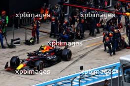 Sergio Perez (MEX) Red Bull Racing RB20 makes a pit stop. 21.04.2024. Formula 1 World Championship, Rd 5, Chinese Grand Prix, Shanghai, China, Race Day.