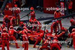 Carlos Sainz Jr (ESP) Ferrari SF-24 makes a pit stop. 21.04.2024. Formula 1 World Championship, Rd 5, Chinese Grand Prix, Shanghai, China, Race Day.