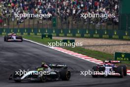 Lewis Hamilton (GBR) Mercedes AMG F1 W15 and Daniel Ricciardo (AUS) RB VCARB 01 battle for position. 21.04.2024. Formula 1 World Championship, Rd 5, Chinese Grand Prix, Shanghai, China, Race Day.