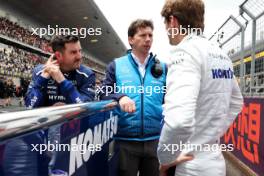 (L to R): James Vowles (GBR) Williams Racing Team Principal and Logan Sargeant (USA) Williams Racing on the grid. 20.04.2024. Formula 1 World Championship, Rd 5, Chinese Grand Prix, Shanghai, China, Sprint and Qualifying Day.