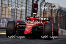 Carlos Sainz Jr (ESP) Ferrari SF-24 with a broken front wing in qualifying. 20.04.2024. Formula 1 World Championship, Rd 5, Chinese Grand Prix, Shanghai, China, Sprint and Qualifying Day.
