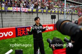 Zhou Guanyu (CHN) Sauber on the drivers' parade. 21.04.2024. Formula 1 World Championship, Rd 5, Chinese Grand Prix, Shanghai, China, Race Day.