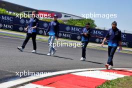 Logan Sargeant (USA) Williams Racing walks the circuit with the team. 18.04.2024. Formula 1 World Championship, Rd 5, Chinese Grand Prix, Shanghai, China, Preparation Day.