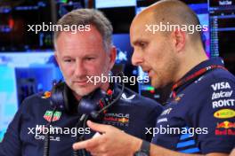 (L to R): Christian Horner (GBR) Red Bull Racing Team Principal with Gianpiero Lambiase (ITA) Red Bull Racing Engineer. 21.06.2024 Formula 1 World Championship, Rd 10, Spanish Grand Prix, Barcelona, Spain, Practice Day.