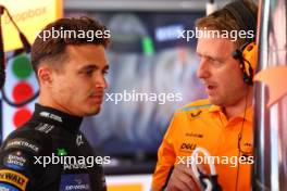(L to R): Lando Norris (GBR) McLaren with Andrew Jarvis (GBR) McLaren Performance Engineer. 21.06.2024 Formula 1 World Championship, Rd 10, Spanish Grand Prix, Barcelona, Spain, Practice Day.