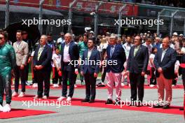 Stefano Domenicali (ITA) Formula One President and CEO with dignitaries on the grid. 23.06.2024. Formula 1 World Championship, Rd 10, Spanish Grand Prix, Barcelona, Spain, Race Day.
