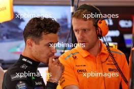 (L to R): Lando Norris (GBR) McLaren with Andrew Jarvis (GBR) McLaren Performance Engineer. 23.06.2024. Formula 1 World Championship, Rd 10, Spanish Grand Prix, Barcelona, Spain, Race Day.