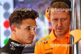Lando Norris (GBR) McLaren with Andrew Jarvis (GBR) McLaren Performance Engineer. 23.06.2024. Formula 1 World Championship, Rd 10, Spanish Grand Prix, Barcelona, Spain, Race Day.