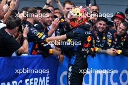 Race winner Max Verstappen (NLD) Red Bull Racing celebrates with the team in parc ferme. 23.06.2024. Formula 1 World Championship, Rd 10, Spanish Grand Prix, Barcelona, Spain, Race Day.