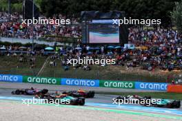 Fernando Alonso (ESP) Aston Martin F1 Team AMR24 at the start of the race. 23.06.2024. Formula 1 World Championship, Rd 10, Spanish Grand Prix, Barcelona, Spain, Race Day.