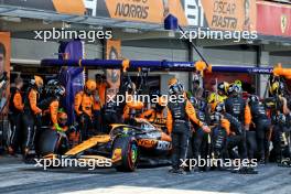 Oscar Piastri (AUS) McLaren MCL38 makes a pit stop. 23.06.2024. Formula 1 World Championship, Rd 10, Spanish Grand Prix, Barcelona, Spain, Race Day.