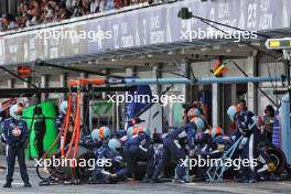 Alexander Albon (THA) Williams Racing FW46 makes a pit stop. 23.06.2024. Formula 1 World Championship, Rd 10, Spanish Grand Prix, Barcelona, Spain, Race Day.
