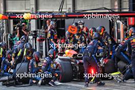 Sergio Perez (MEX) Red Bull Racing RB20 makes a pit stop. 23.06.2024. Formula 1 World Championship, Rd 10, Spanish Grand Prix, Barcelona, Spain, Race Day.