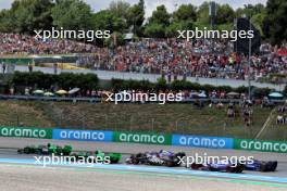 Valtteri Bottas (FIN) Sauber C44 at the start of the race. 23.06.2024. Formula 1 World Championship, Rd 10, Spanish Grand Prix, Barcelona, Spain, Race Day.