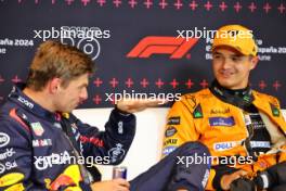 Lando Norris (GBR) McLaren and Max Verstappen (NLD) Red Bull Racing in the post qualifying FIA Press Conference. 22.06.2024. Formula 1 World Championship, Rd 10, Spanish Grand Prix, Barcelona, Spain, Qualifying Day.