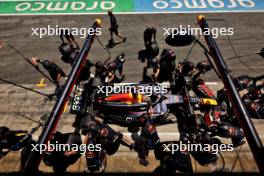 Max Verstappen (NLD) Red Bull Racing RB20 practices a pit stop. 22.06.2024. Formula 1 World Championship, Rd 10, Spanish Grand Prix, Barcelona, Spain, Qualifying Day.