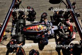 Sergio Perez (MEX) Red Bull Racing RB20 practices a pit stop. 22.06.2024. Formula 1 World Championship, Rd 10, Spanish Grand Prix, Barcelona, Spain, Qualifying Day.