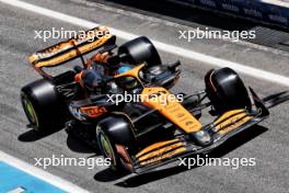 Oscar Piastri (AUS) McLaren MCL38. 22.06.2024. Formula 1 World Championship, Rd 10, Spanish Grand Prix, Barcelona, Spain, Qualifying Day.