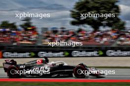 Kevin Magnussen (DEN) Haas VF-24. 22.06.2024. Formula 1 World Championship, Rd 10, Spanish Grand Prix, Barcelona, Spain, Qualifying Day.