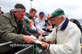 Jackie Stewart (GBR) with fans. 05.07.2024. Formula 1 World Championship, Rd 12, British Grand Prix, Silverstone, England, Practice Day.