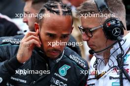 (L to R): Lewis Hamilton (GBR) Mercedes AMG F1 on the grid with Peter Bonnington (GBR) Mercedes AMG F1 Race Engineer. 07.07.2024. Formula 1 World Championship, Rd 12, British Grand Prix, Silverstone, England, Race Day.