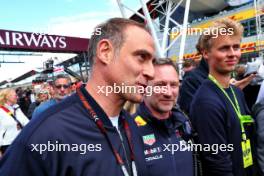 (L to R): Oliver Mintzlaff (GER) Red Bull Managing Director on the grid with Christian Horner (GBR) Red Bull Racing Team Principal. 07.07.2024. Formula 1 World Championship, Rd 12, British Grand Prix, Silverstone, England, Race Day.