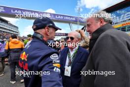 (L to R): Adrian Newey (GBR) Red Bull Racing Chief Technical Officer with Tony Gallagher (GBR) Property Developer and Jeremy Clarkson (GBR) on the grid. 07.07.2024. Formula 1 World Championship, Rd 12, British Grand Prix, Silverstone, England, Race Day.