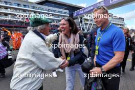 Jackie Stewart (GBR) on the grid with Sir Chris Hoy (GBR) and his wife Lady Sarra Hoy (GBR) 07.07.2024. Formula 1 World Championship, Rd 12, British Grand Prix, Silverstone, England, Race Day.