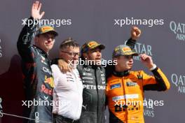 The podium (L to R): Max Verstappen (NLD) Red Bull Racing, second; Peter Bonnington (GBR) Mercedes AMG F1 Race Engineer; Lewis Hamilton (GBR) Mercedes AMG F1, race winner; Lando Norris (GBR) McLaren, third. 07.07.2024. Formula 1 World Championship, Rd 12, British Grand Prix, Silverstone, England, Race Day.