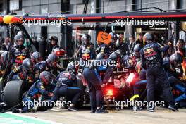 Sergio Perez (MEX) Red Bull Racing RB20 makes a pit stop. 07.07.2024. Formula 1 World Championship, Rd 12, British Grand Prix, Silverstone, England, Race Day.