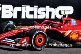 Carlos Sainz Jr (ESP) Ferrari SF-24 makes a pit stop. 07.07.2024. Formula 1 World Championship, Rd 12, British Grand Prix, Silverstone, England, Race Day.