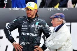 (L to R): Lewis Hamilton (GBR) Mercedes AMG F1 with Jackie Stewart (GBR) in qualifying parc ferme. 06.07.2024. Formula 1 World Championship, Rd 12, British Grand Prix, Silverstone, England, Qualifying Day.