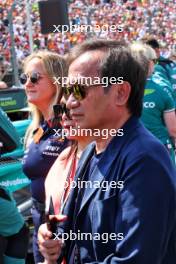 Chalerm Yoovidhya (THA) Red Bull Racing Co-Owner and his wife Daranee Yoovidhya (THA) on the grid. 21.07.2024. Formula 1 World Championship, Rd 13, Hungarian Grand Prix, Budapest, Hungary, Race Day.