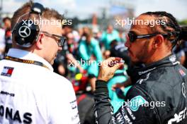 Lewis Hamilton (GBR) Mercedes AMG F1 with Peter Bonnington (GBR) Mercedes AMG F1 Race Engineer on the grid. 21.07.2024. Formula 1 World Championship, Rd 13, Hungarian Grand Prix, Budapest, Hungary, Race Day.