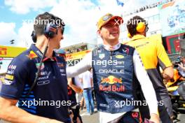 (L to R): Jo Canales, Red Bull Racing Personal Trainer with Max Verstappen (NLD) Red Bull Racing on the grid. 21.07.2024. Formula 1 World Championship, Rd 13, Hungarian Grand Prix, Budapest, Hungary, Race Day.