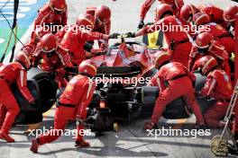 Carlos Sainz Jr (ESP) Ferrari SF-24 makes a pit stop. 21.07.2024. Formula 1 World Championship, Rd 13, Hungarian Grand Prix, Budapest, Hungary, Race Day.