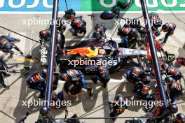 Max Verstappen (NLD) Red Bull Racing RB20 makes a pit stop. 21.07.2024. Formula 1 World Championship, Rd 13, Hungarian Grand Prix, Budapest, Hungary, Race Day.