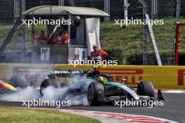 Lewis Hamilton (GBR) Mercedes AMG F1 W15 locks up under braking. 21.07.2024. Formula 1 World Championship, Rd 13, Hungarian Grand Prix, Budapest, Hungary, Race Day.