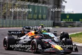 Max Verstappen (NLD) Red Bull Racing RB20 and Lewis Hamilton (GBR) Mercedes AMG F1 W15 battle for position. 21.07.2024. Formula 1 World Championship, Rd 13, Hungarian Grand Prix, Budapest, Hungary, Race Day.