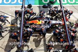 Max Verstappen (NLD) Red Bull Racing RB20 makes a pit stop. 21.07.2024. Formula 1 World Championship, Rd 13, Hungarian Grand Prix, Budapest, Hungary, Race Day.
