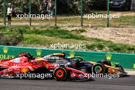 Charles Leclerc (MON) Ferrari SF-24 and Lando Norris (GBR) McLaren MCL38 at the start of the race. 21.07.2024. Formula 1 World Championship, Rd 13, Hungarian Grand Prix, Budapest, Hungary, Race Day.
