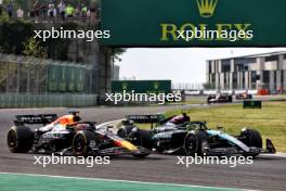 Max Verstappen (NLD) Red Bull Racing RB20 and Lewis Hamilton (GBR) Mercedes AMG F1 W15 battle for position. 21.07.2024. Formula 1 World Championship, Rd 13, Hungarian Grand Prix, Budapest, Hungary, Race Day.