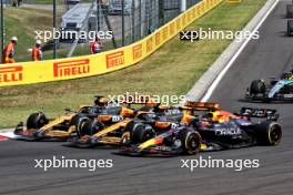 (L to R): Oscar Piastri (AUS) McLaren MCL38; Lando Norris (GBR) McLaren MCL38; and Max Verstappen (NLD) Red Bull Racing RB20, at the start of the race. 21.07.2024. Formula 1 World Championship, Rd 13, Hungarian Grand Prix, Budapest, Hungary, Race Day.