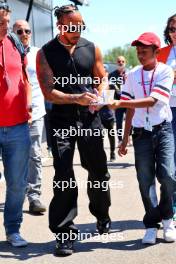 Lewis Hamilton (GBR) Mercedes AMG F1 with fans in the paddock. 17.05.2024. Formula 1 World Championship, Rd 7, Emilia Romagna Grand Prix, Imola, Italy, Practice Day.