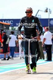 Lewis Hamilton (GBR) Mercedes AMG F1 on the grid. 19.05.2024. Formula 1 World Championship, Rd 7, Emilia Romagna Grand Prix, Imola, Italy, Race Day.