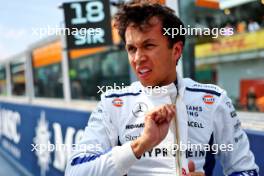 Alexander Albon (THA) Williams Racing on the grid. 19.05.2024. Formula 1 World Championship, Rd 7, Emilia Romagna Grand Prix, Imola, Italy, Race Day.