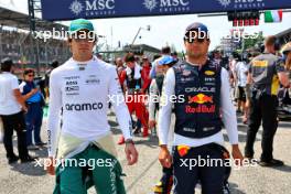 (L to R): Lance Stroll (CDN) Aston Martin F1 Team and Sergio Perez (MEX) Red Bull Racing on the grid. 19.05.2024. Formula 1 World Championship, Rd 7, Emilia Romagna Grand Prix, Imola, Italy, Race Day.