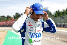 Daniel Ricciardo (AUS) RB on the grid. 19.05.2024. Formula 1 World Championship, Rd 7, Emilia Romagna Grand Prix, Imola, Italy, Race Day.