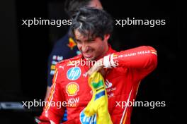 Carlos Sainz Jr (ESP) Ferrari in parc ferme. 19.05.2024. Formula 1 World Championship, Rd 7, Emilia Romagna Grand Prix, Imola, Italy, Race Day.